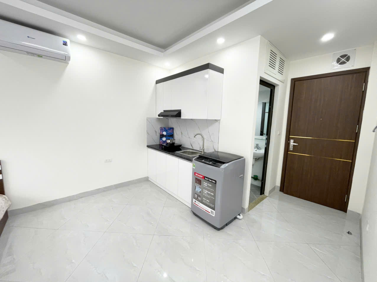 (Cực Hiếm) Căn hộ Studio cao cấp 28m2 mới khai trương ngõ 68 Cầu Giấy – Máy giặt riêng