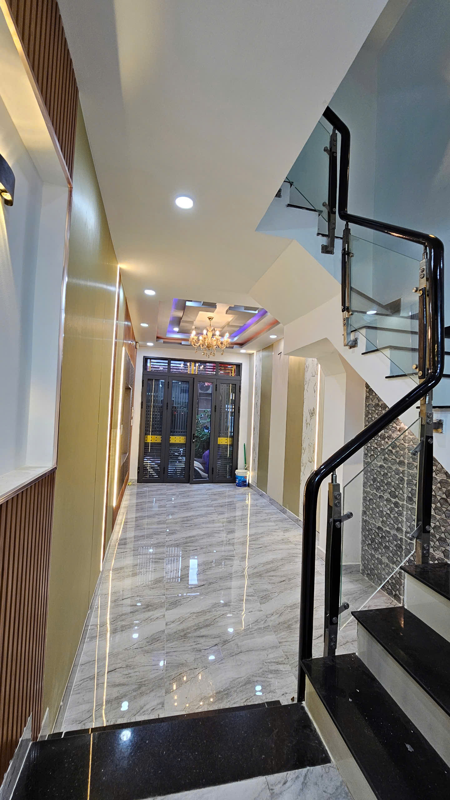 SÁT MẶT TIỀN XE HƠI KHÁNH HỘI Q4 CÓ 5 TỶ GIẢM LỘC 150 TRIỆU