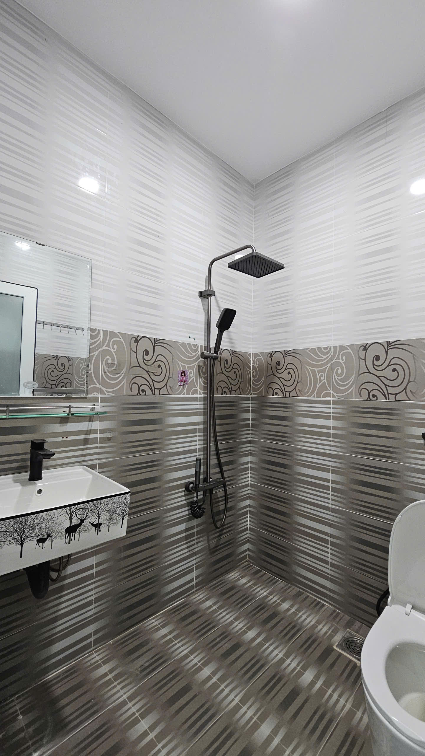 SÁT MẶT TIỀN XE HƠI KHÁNH HỘI Q4 CÓ 5 TỶ GIẢM LỘC 150 TRIỆU