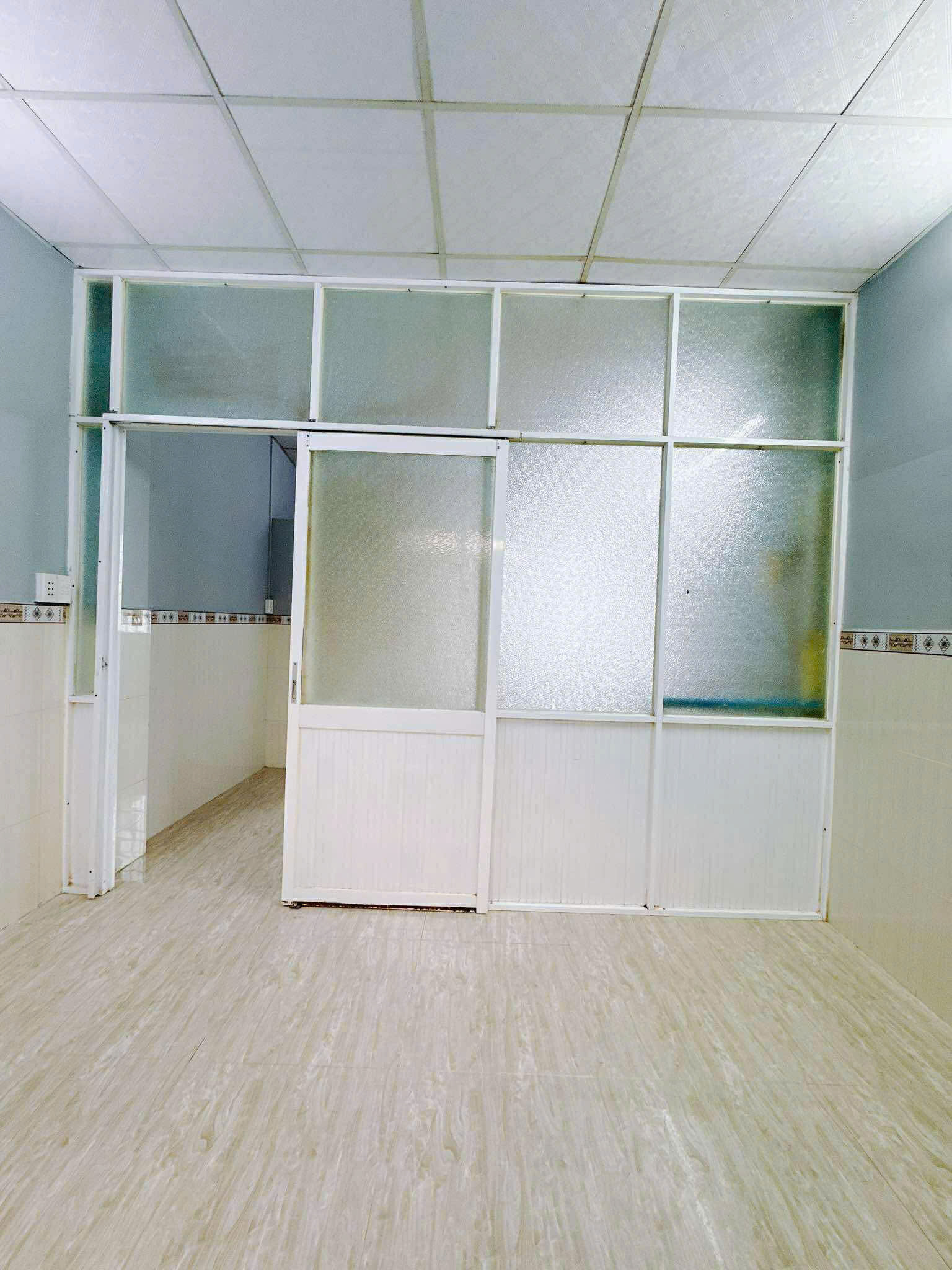 Sát mặt tiền Đường Tôn Đản Ngang 4 Dài 8 m Đúc 2 tấm có 2 tỷ