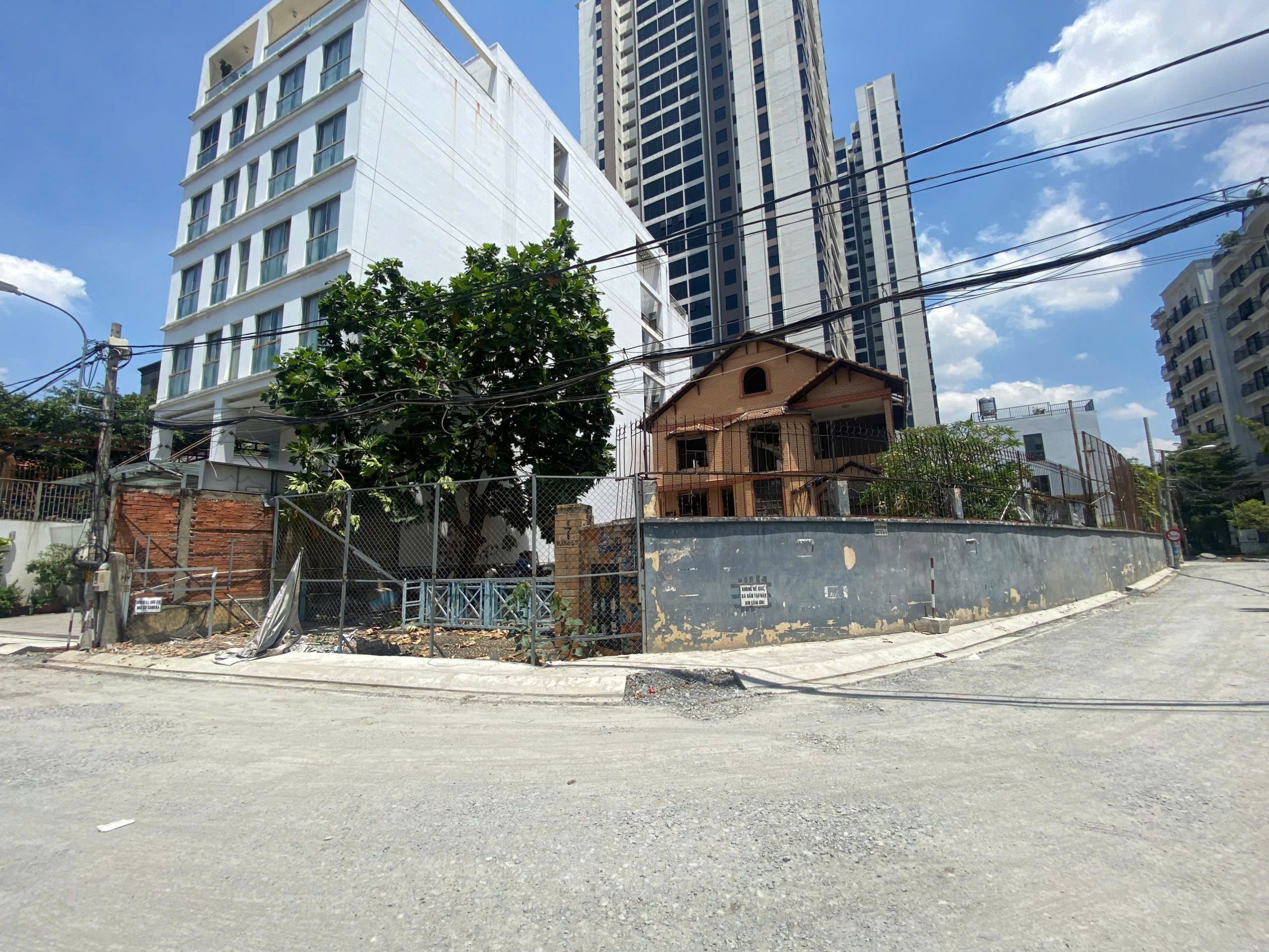 Bán đất mặt tiền Quốc Hương – 600m² – 205 tỷ – Gần Masteri, Metro, khu sầm uất