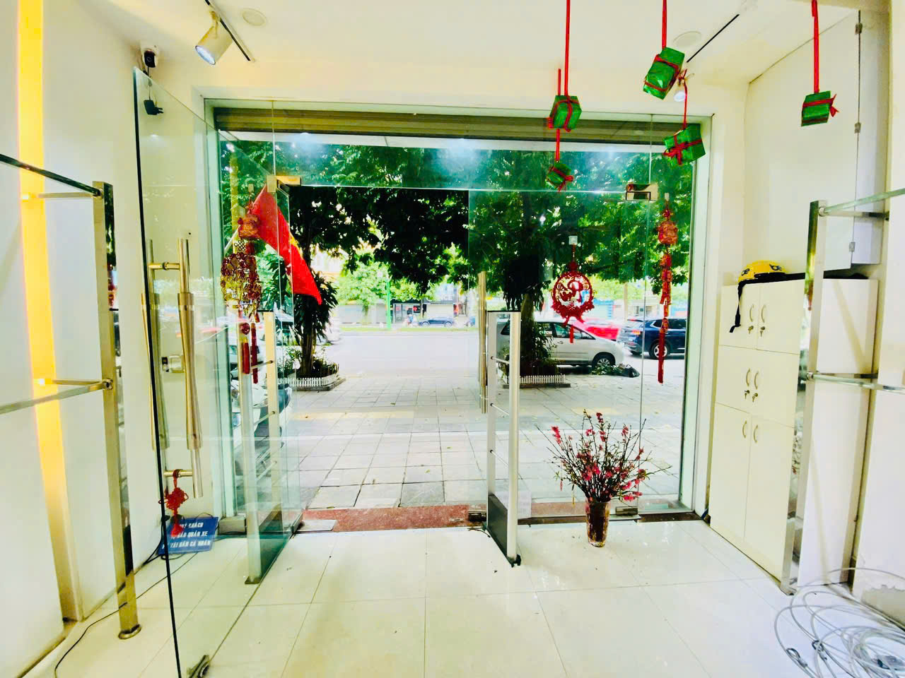 Cho thuê mặt bằng 34m2, tầng 1,Mặt tiền số 71 Nguyễn Văn Huyên tiện kinh doanh buôn bán