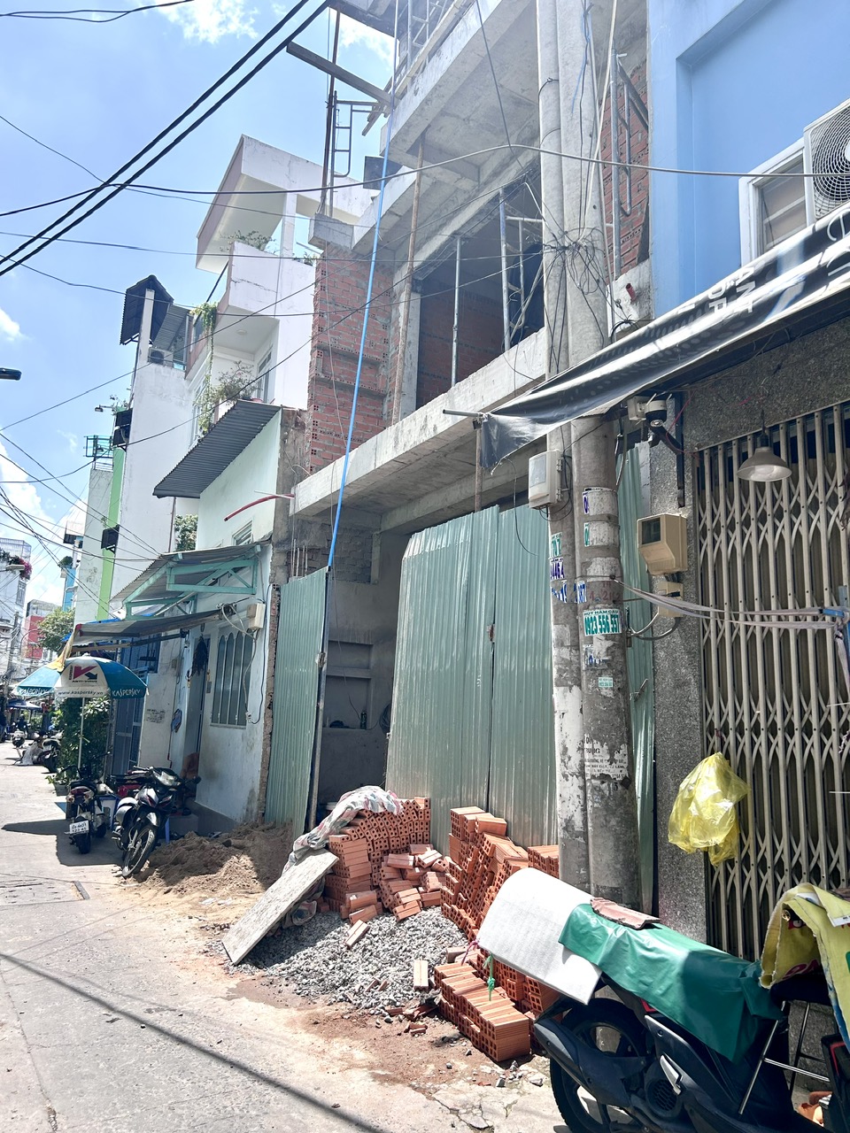 BÁN NHÀ CẤP 4- NGAY TRUNG TÂM QUẬN- XE HƠI TỚI CỬA- NGANG LỚN- ĐƯỜNG ĐOÀN VĂN BƠ RA TÔN THẤT THUYẾT, NGUYỄN THẦN HIẾN, NGUYỄN TÂT THÀNH.QUA Q1 CHỈ 3 PHÚT.