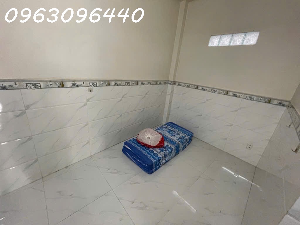 Bán Gấp Nhà Hẻm Oto Bùi Văn Ba, Quận 7, DT 36m2, 4 Tầng, 7PN, Sổ Đỏ, Giá Chỉ 5.5 Tỷ!
