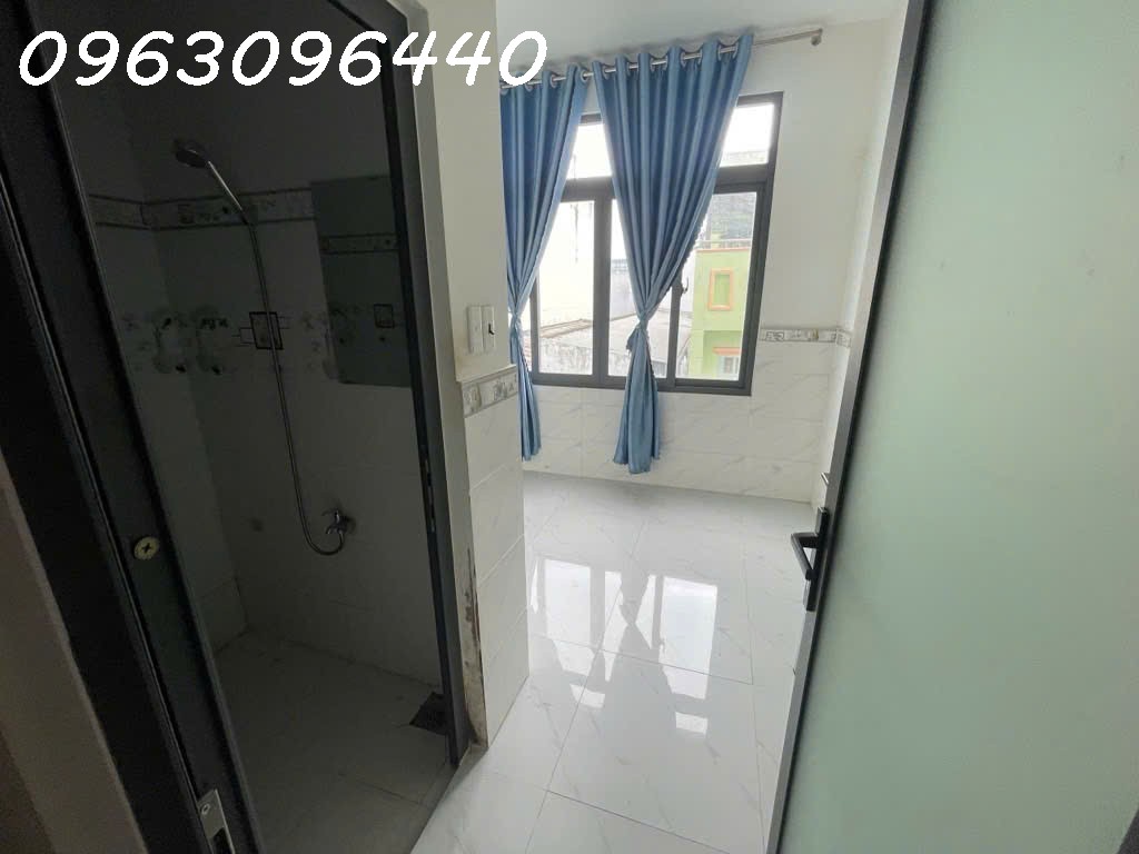 Bán Gấp Nhà Hẻm Oto Bùi Văn Ba, Quận 7, DT 36m2, 4 Tầng, 7PN, Sổ Đỏ, Giá Chỉ 5.5 Tỷ!