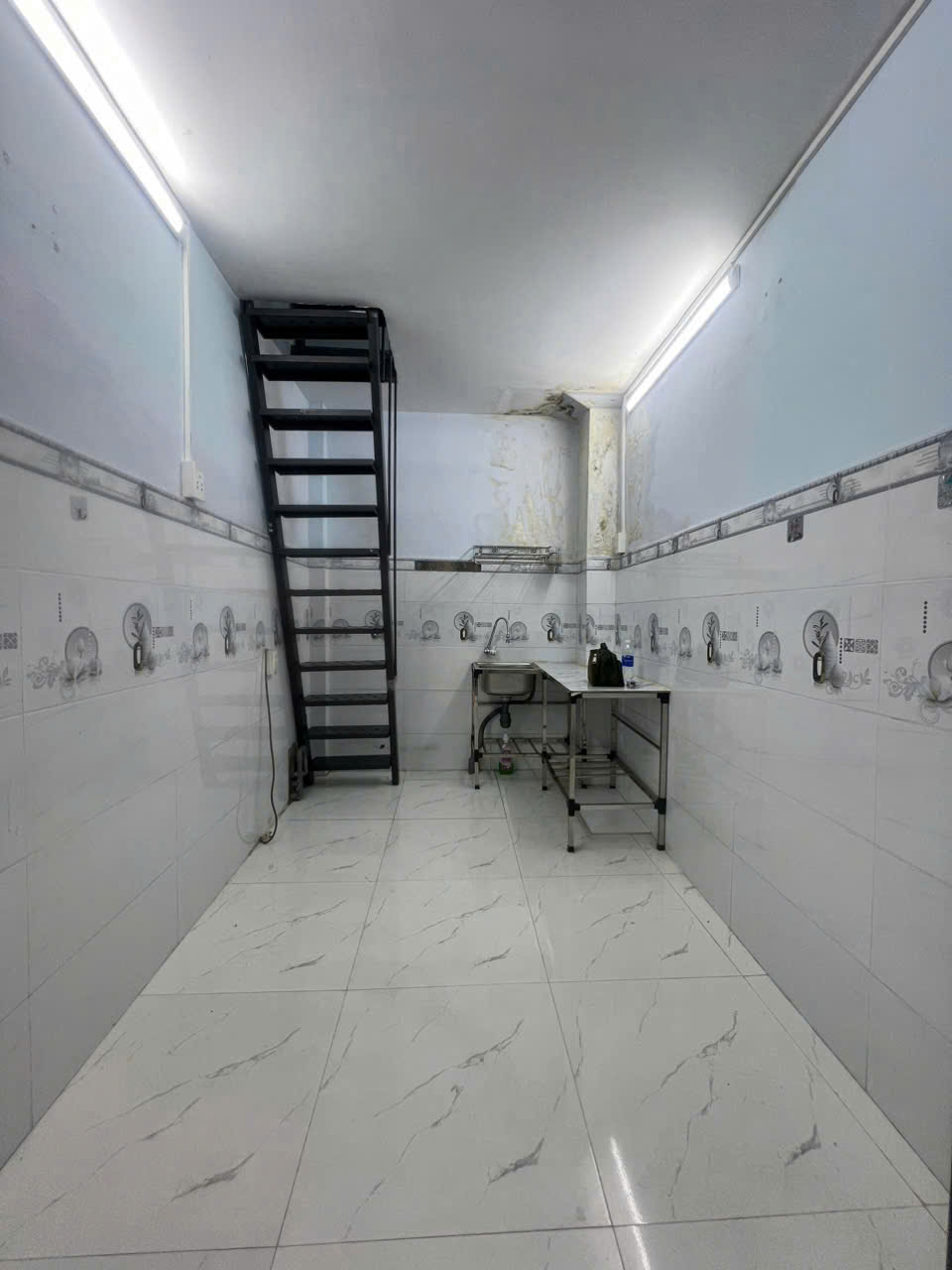 SÁT MẶT TIỀN XE HƠI TẢI TRUNG TÂM Q4 CÓ 1 TỶ