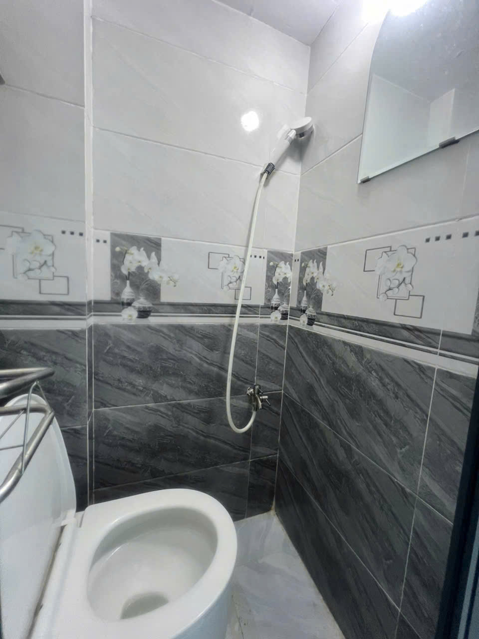 SÁT MẶT TIỀN XE HƠI TẢI TRUNG TÂM Q4 CÓ 1 TỶ