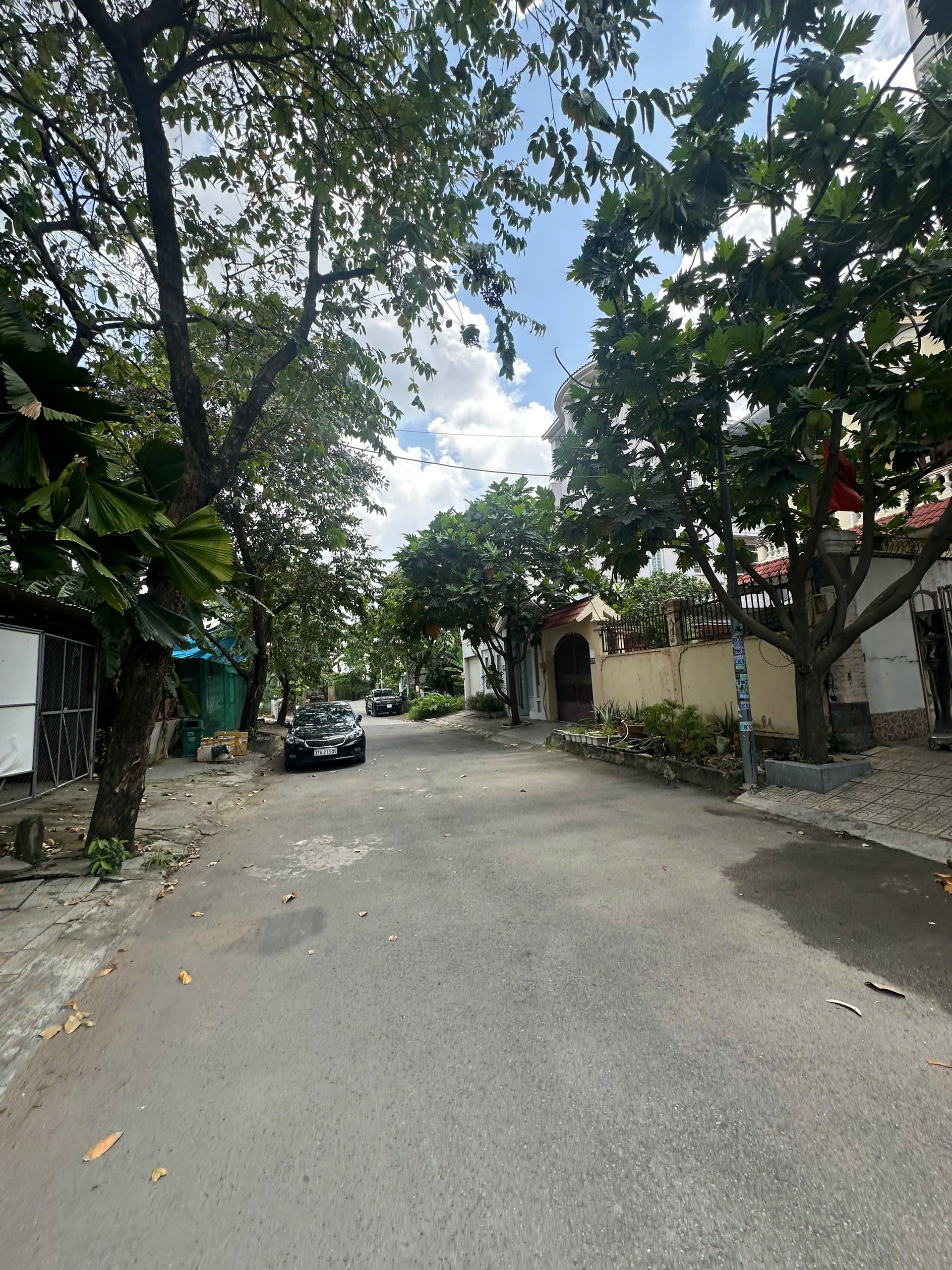 Bán toà nhà văn phòng – view sông, khu villa Bắc Rạch Chiếc Quận 9. DT 250M2 – 5 tầng, giá = 14 tỷ