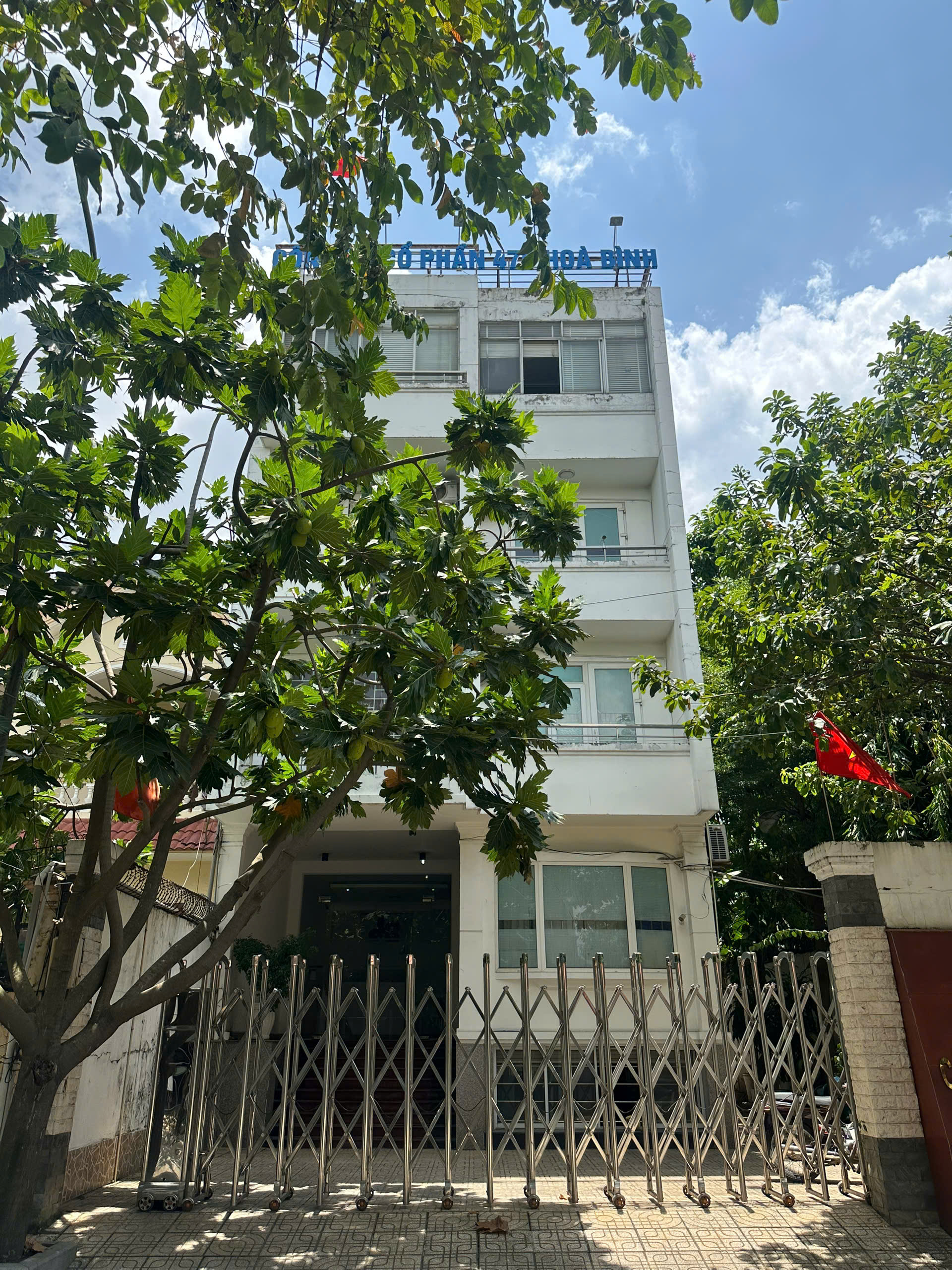 Bán toà nhà văn phòng 5 tầng mặt phố khu bắc rạch chiếc , Q.9, 250m², 5 tầng, 9PN, 13.5 tỷ, sổ đỏ