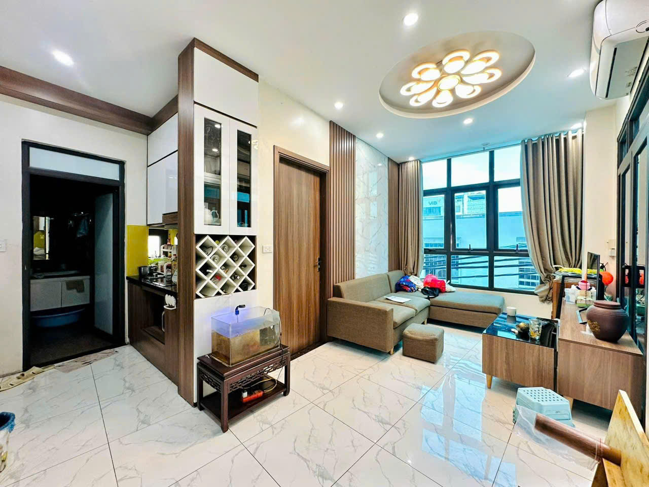 BÁN NHÀ MP ĐÊ LA THÀNH – DÒNG TIỀN ỔN ĐỊNH 50 TRIỆU/THÁNG – KINH DOANH ĐỈNH CAO – LÔ GÓC – 2 LỐI ĐI THOÁNG .