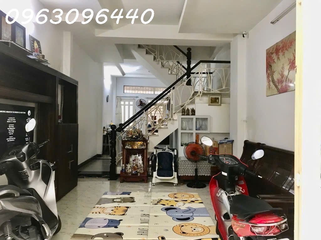 Bán Gấp Nhà Hẻm Huỳnh Tấn Phát, Quận 7, 36m2, 2 Tầng, 3PN, Sổ Đỏ, Giá Chỉ 6.1 Tỷ