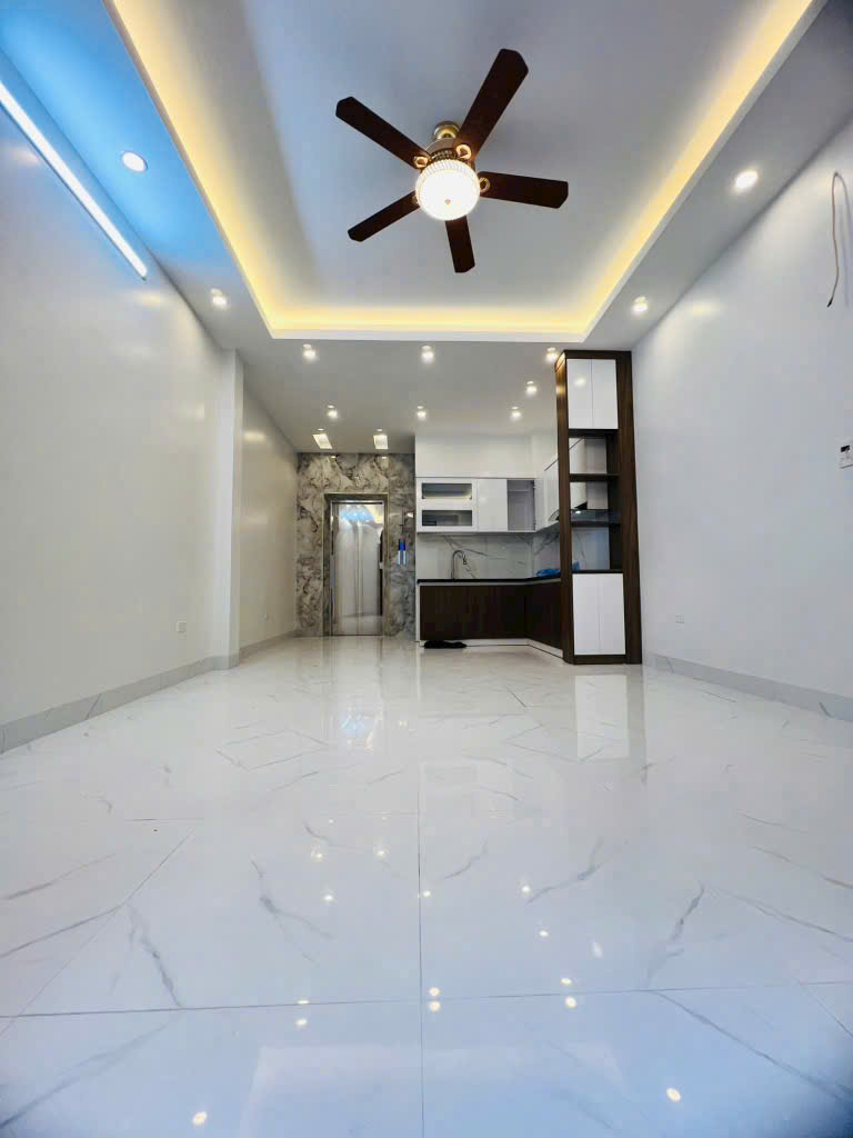 Tứ Liên, Tây Hồ cực hiếm mới xây cần bán gấp, 64m. 5 tầng thang máy xịn xò!
