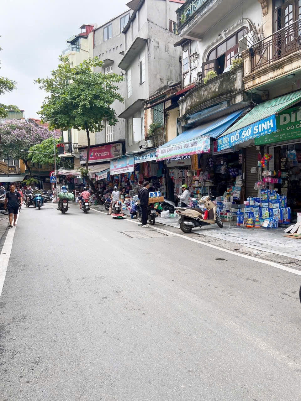 MẶT PHỐ VIP – NGAY NGÃ TƯ HÀNG ĐƯỜNG – LÃN ÔNG – HÀNG BUỒM. _ 1 SỔ 1 CHỦ, ĐƯỜNG ÔTÔ THÌ 2 CHIỀU. LÀ CON PHỐ TRUNG TÂM CỦA THỦ ĐÔ HOA LỆ.