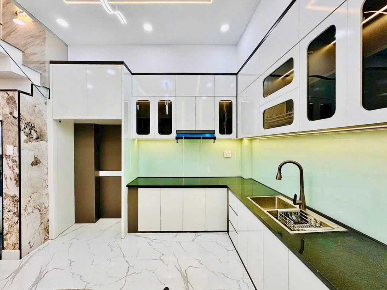 NHÀ PHỐ TÂN CỔ ĐIỂN ĐÚC 4 TẤM – 4,2×12,5 – KPL ĐỒNG BỘ – NHÀ CAO TẦNG DÂN TRÍ CAO