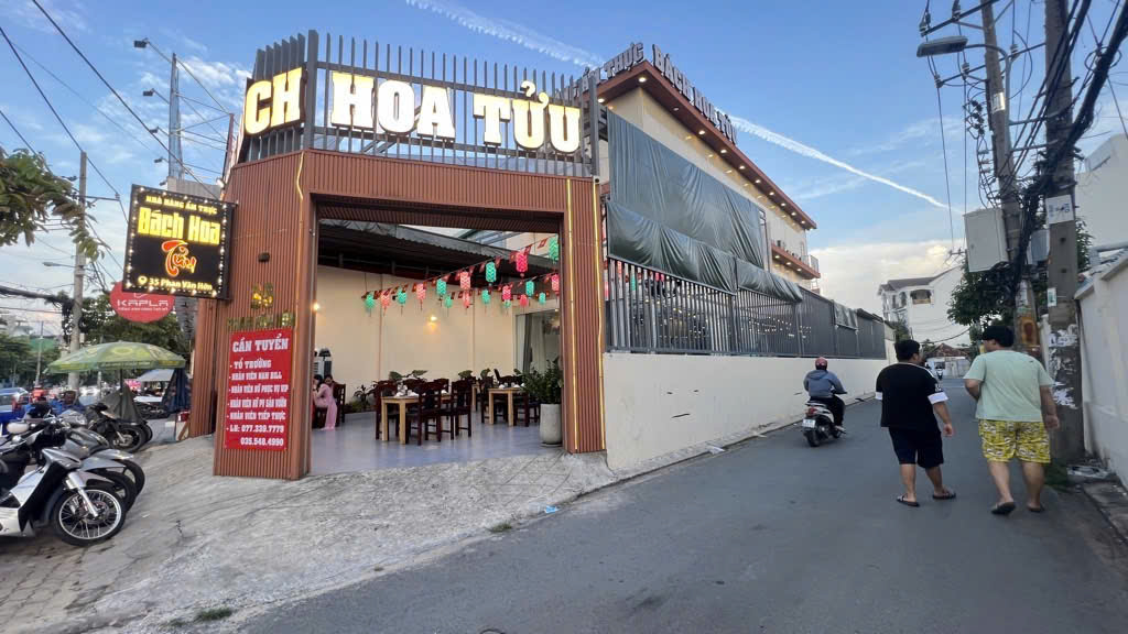 CHỦ GỬI GẤP – NHÀ LÔ GÓC 2 MẶT TIỀN, NGANG KHỦNG 8M – THU NHẬP ỔN ĐỊNH 30TR/THÁNG Ở ĐƯỜNG PHAN VĂN HỚN