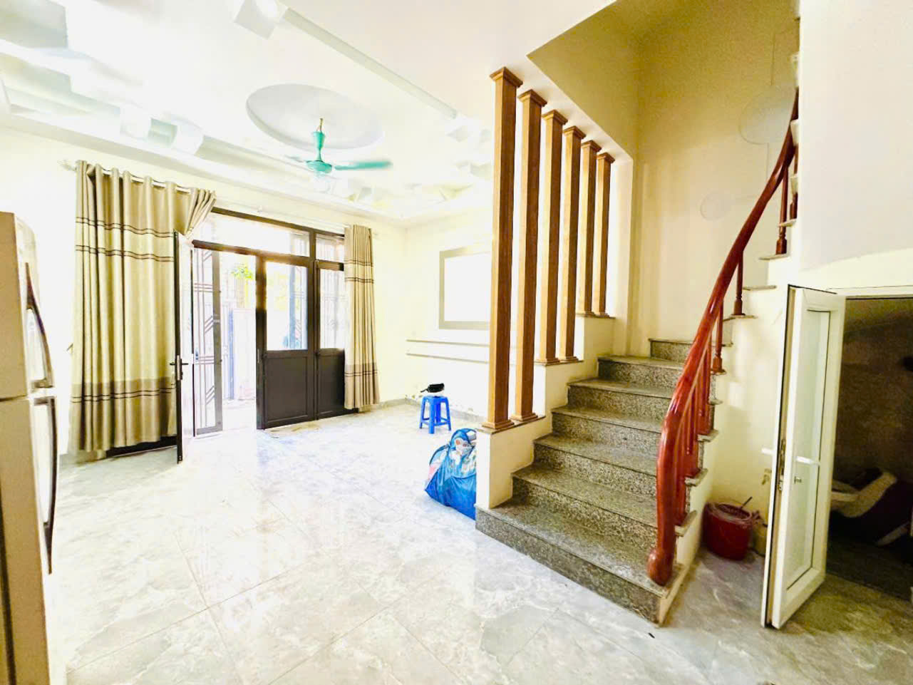 Nhà Tây Hồ, hàng hiếm, 6 tầng, thang máy xịn, 2 phút là ra Hồ Tây lộng gió!