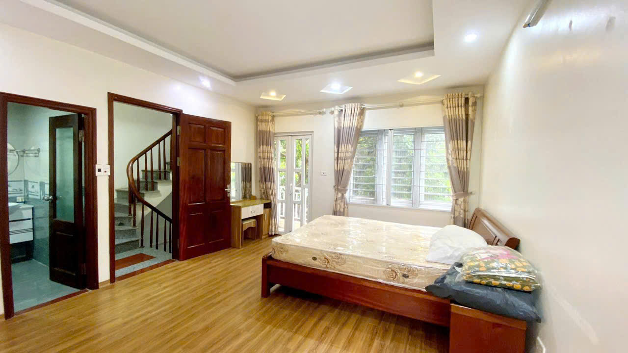 Nhà Tây Hồ, hàng hiếm, 6 tầng, thang máy xịn, 2 phút là ra Hồ Tây lộng gió!