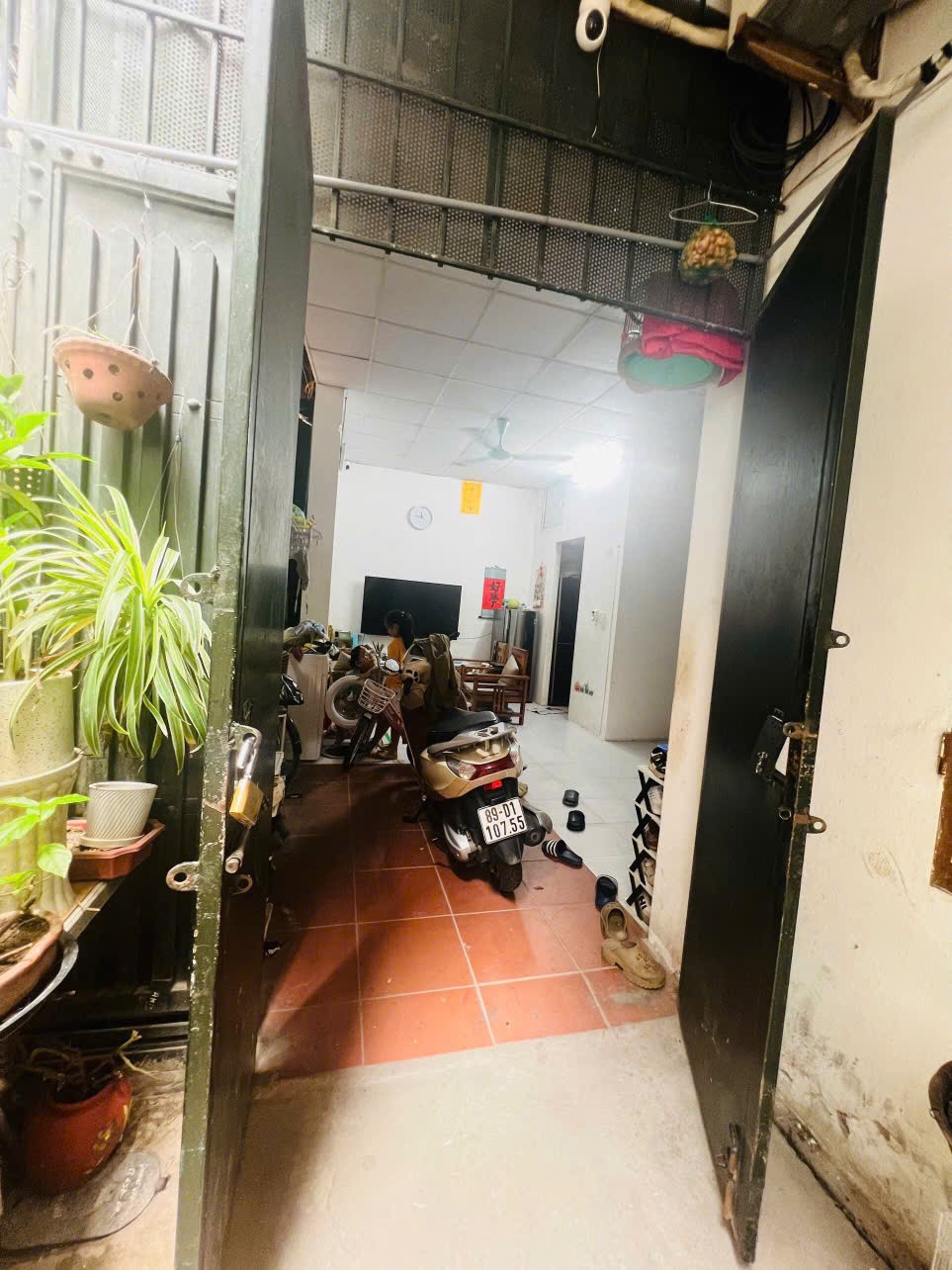 Bán căn hộ tập thể Tầng 1 trong ngõ (cách đường ô tô 50m), khu Vũ Ngọc Phan – Nguyên Hồng.