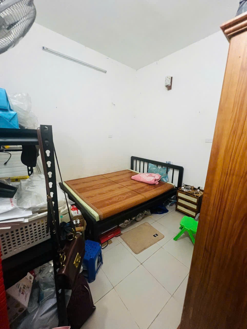 Bán căn hộ tập thể Tầng 1 trong ngõ (cách đường ô tô 50m), khu Vũ Ngọc Phan – Nguyên Hồng.