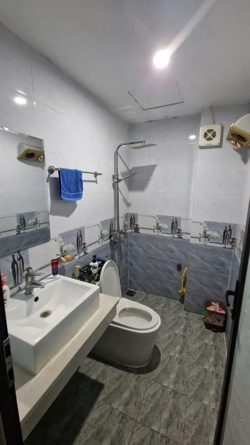 NHÀ ĐẸP Ô TÔ VÀO NHÀ Phố Nguyễn Văn Linh 31m2 X 5 tầng, mặt tiền 3.5m, 6.75 tỷ Long Biên.