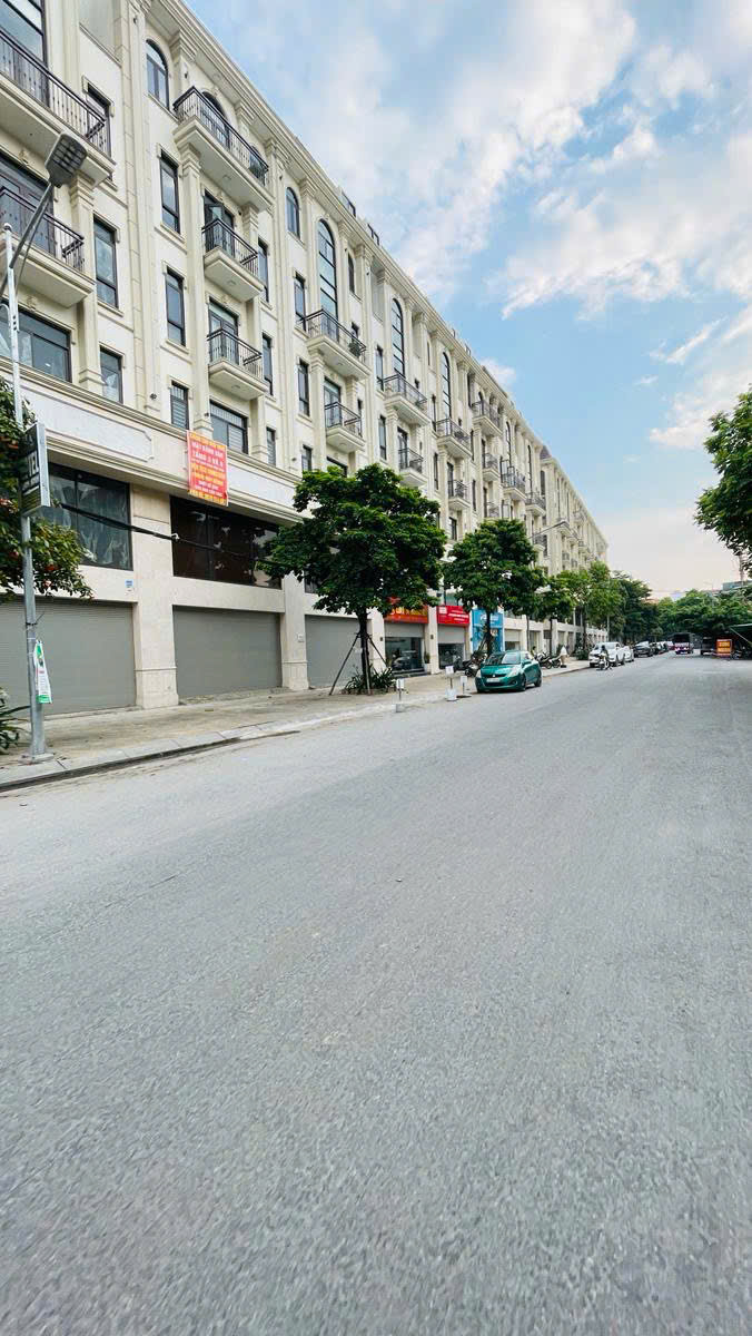 CHÍNH CHỦ BÁN GẤP NHÀ KDT SÔNG ĐÀ ,HÀNG XÓM HIMLAM GIÁ ĐẦU TƯ