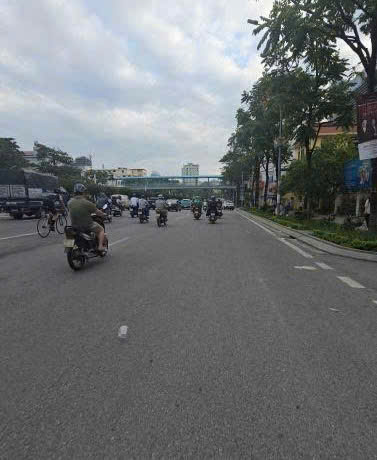 CỰC HIẾM MẶT PHỐ NGUYỄN CHÍ THANH – LÔ GÓC 430M – MẶT TIỀN 12M – 245 TỶ – PHÙ HỢP XÂY TÒA VĂN PHÒNG – KHÁCH SẠN
