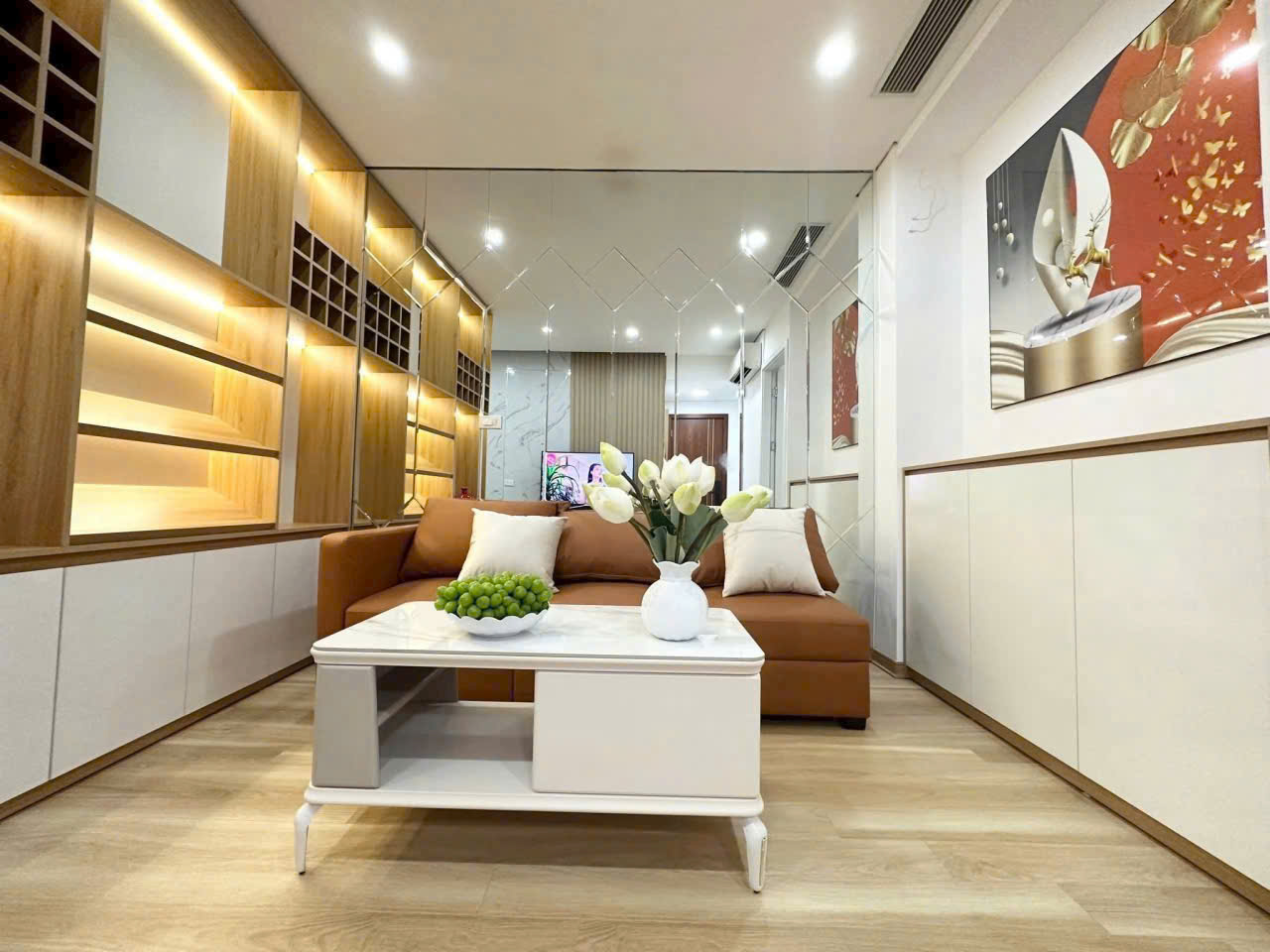 Căn tập thể phố Thọ Lão Hai Bà Trưng dt 120m2 giá chỉ có 2,25 tỷ nhà đẹp long lanh