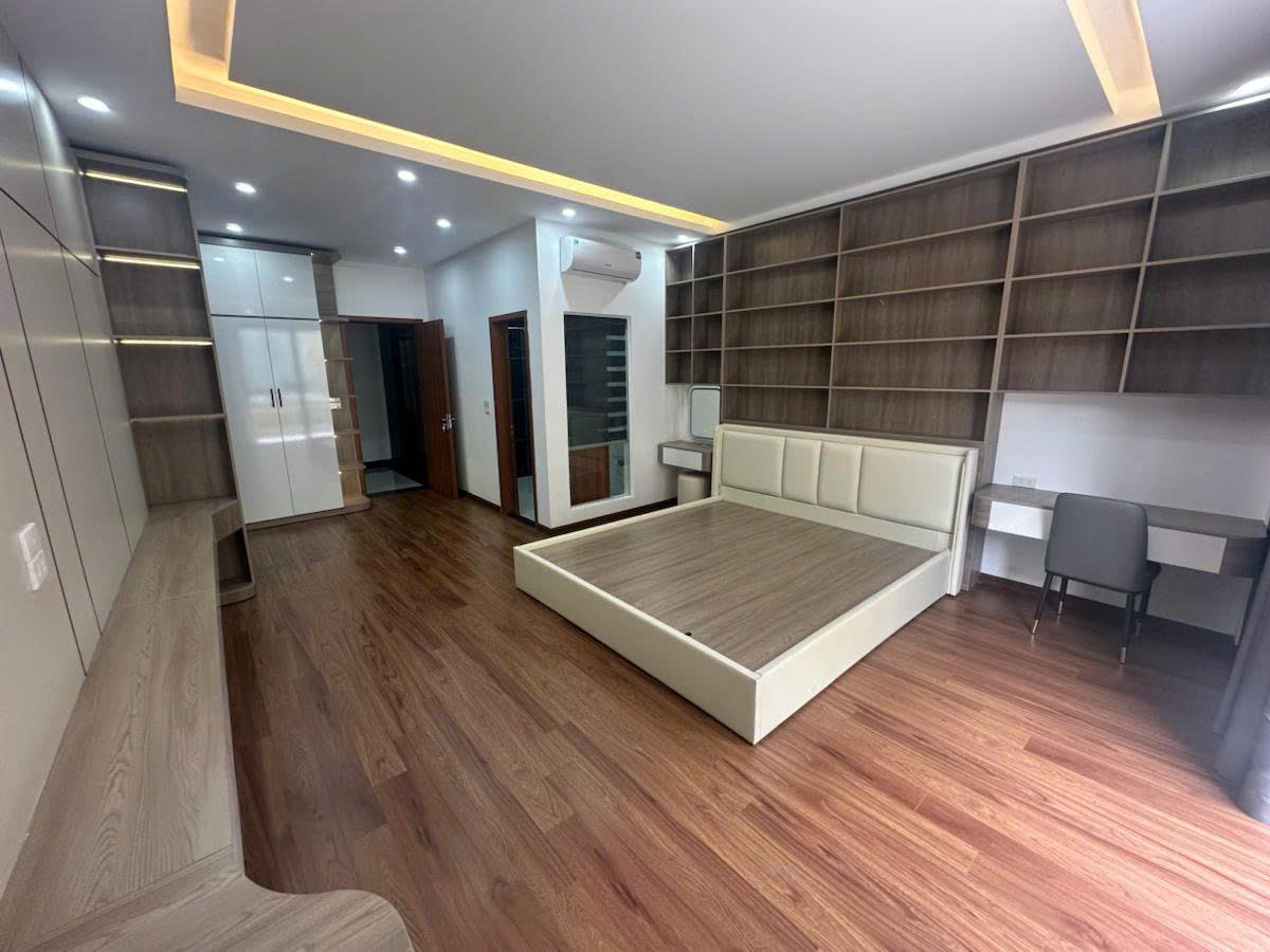 Bán nhà Hoàng Như Tiếp 50m 6 tầng thang máy MT5m hơn 13 tỷ
