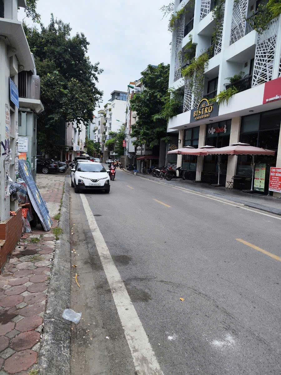 PHÂN LÔ – OTO TRÁNH – VỈA HÈ ĐÁ BÓNG- KINH DOANH – HIẾM NHÀ BÁN – GIÁ RẺ NHẤT VĂN QUÁN KHÔNG CÓ CĂN THỨ HAI,