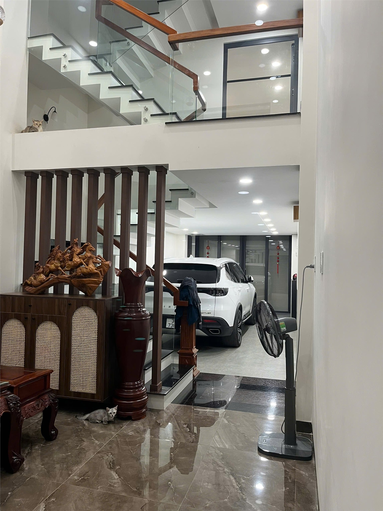 NHÀ VỊ TRÍ ĐẸP – CHÍNH CHỦ cần bán nhanh căn nhà hẻm xe hơi full nội thất tại quận 12, TPHCM