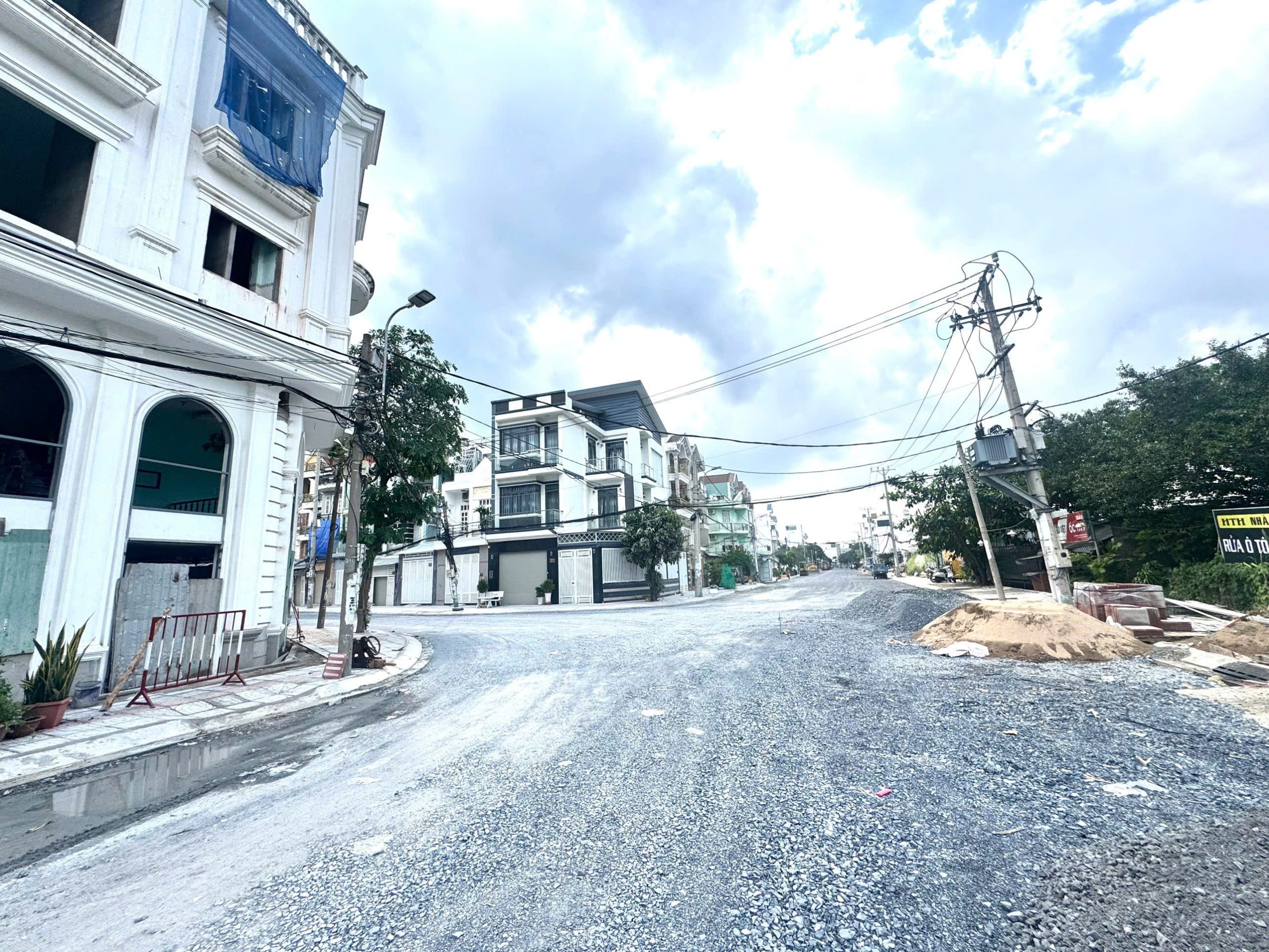 NHÀ MẶT PHỐ Căn Góc Huỳnh Thị Đồng , NHÀ BÈ – 56M2, 4 TẦNG, 4 PHÒNG NGỦ – GIÁ CHỈ 7.3 TỶ!