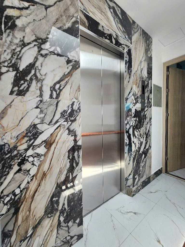 bán CHDV rẻ nhất xuân la- ngõ 38 ĐẠI HỌC NỘI VỤ 52M 7 TẦNG ,THANG MÁY.KHU VỰC CHO THUÊ LUÔN FULL PHÒNG