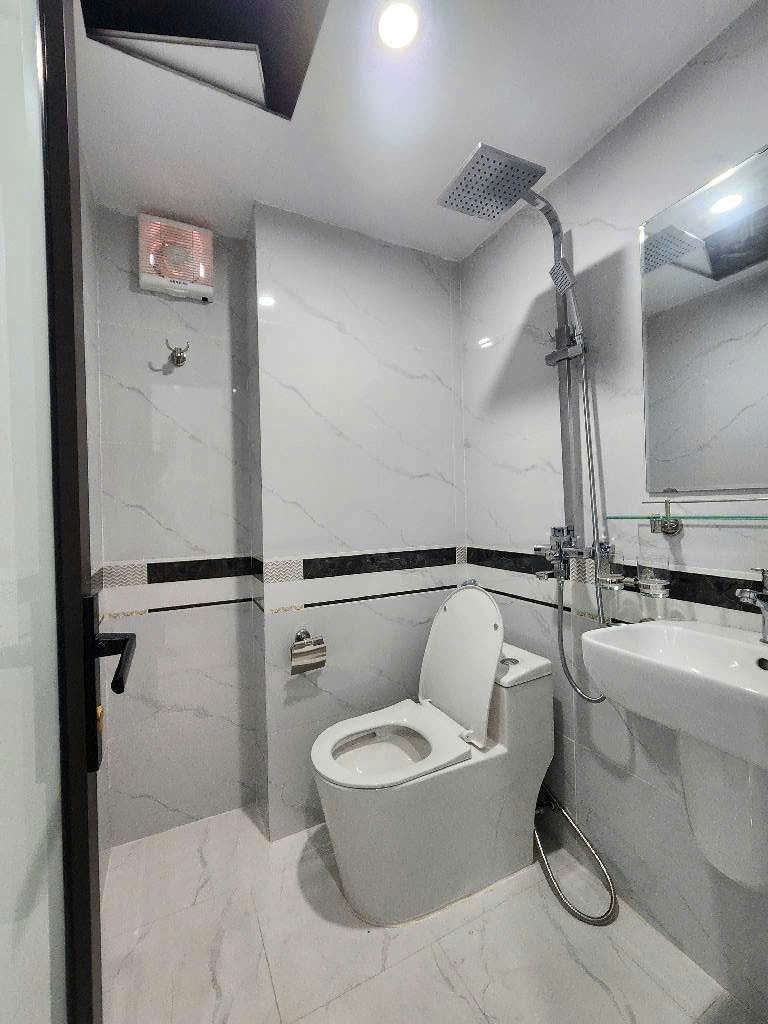bán CHDV rẻ nhất xuân la- ngõ 38 ĐẠI HỌC NỘI VỤ 52M 7 TẦNG ,THANG MÁY.KHU VỰC CHO THUÊ LUÔN FULL PHÒNG