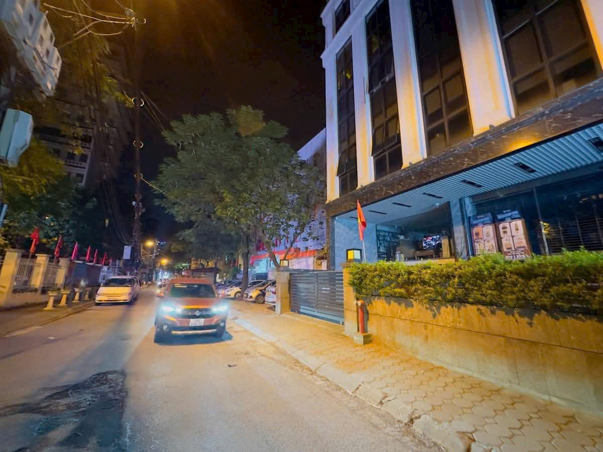 SIÊU PHẨM BUILDING TÂY HỒ – DÒNG TIỀN 2.4 TỶ/NĂM THANG MÁY – MẶT PHỐ – MẶT TIỀN KHỦNG 13M – HẦM GARA – TOÀ VÍP ĐẲNG CẤP NHẤT KHU VỰC🌺