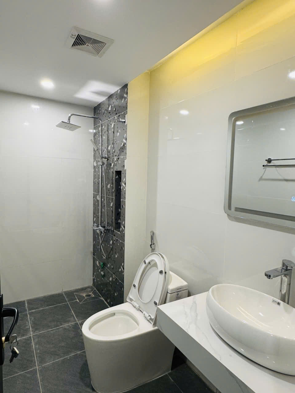 BÁN NHÀ HOÀNG VĂN THÁI- THANH XUÂN, 42/47 M2, 4 TẦNG, MT 4,1 M, GIÁ 18 TỶ.
