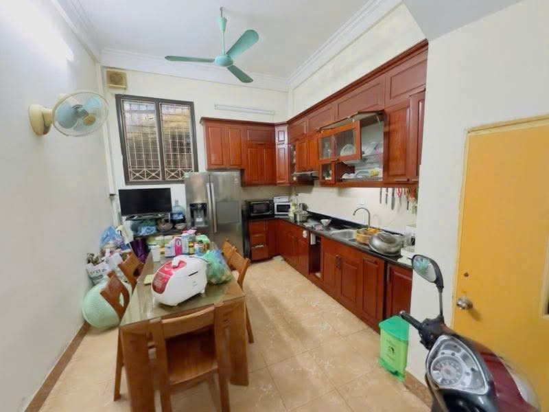 Bán nhà Bạch Đằng, HBT 45m x 4PN, vỉa hè, ô tô, KD, giá 16.3 tỷ. LH: 0366051369