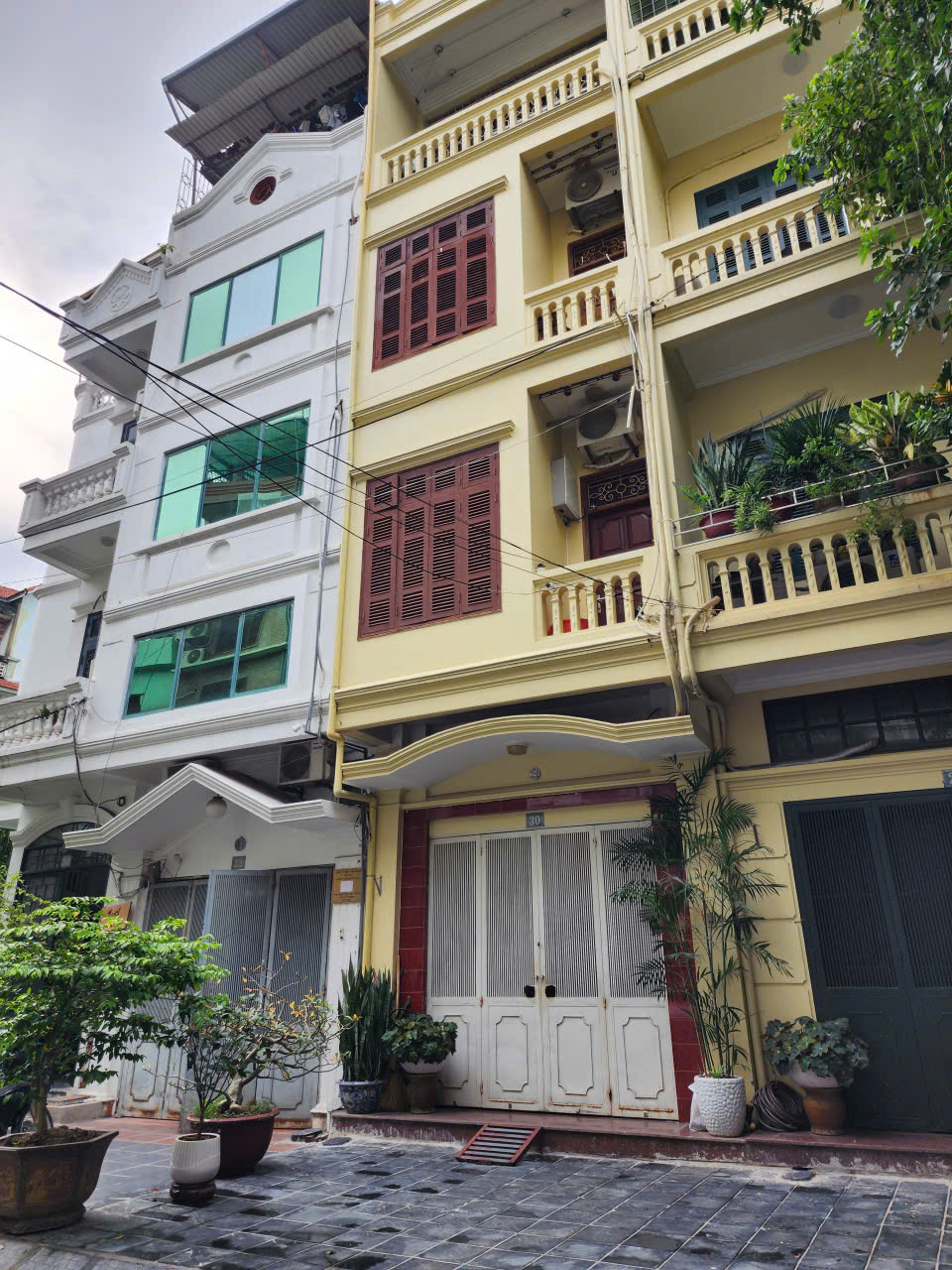 Bán nhà Bạch Đằng, HBT 45m x 4PN, vỉa hè, ô tô, KD, giá 16.3 tỷ. LH: 0366051369