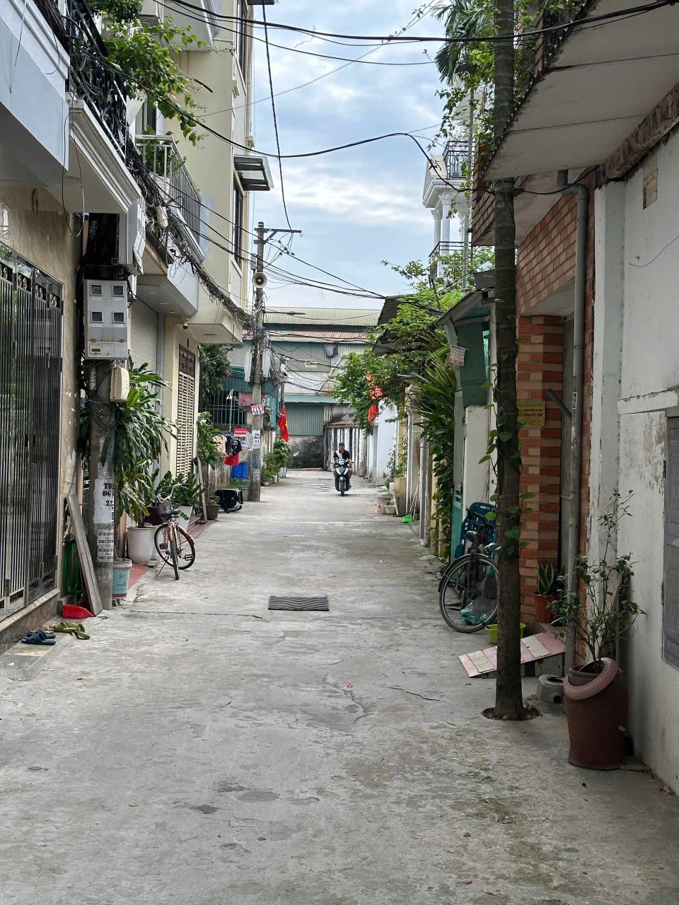 LÔ ĐẤT VỊ TRÍ ĐẸP – GIÁ TỐT CHÍNH CHỦ cần bán nhanh lô đất tại quận Long Biên, Tp Hà Nội