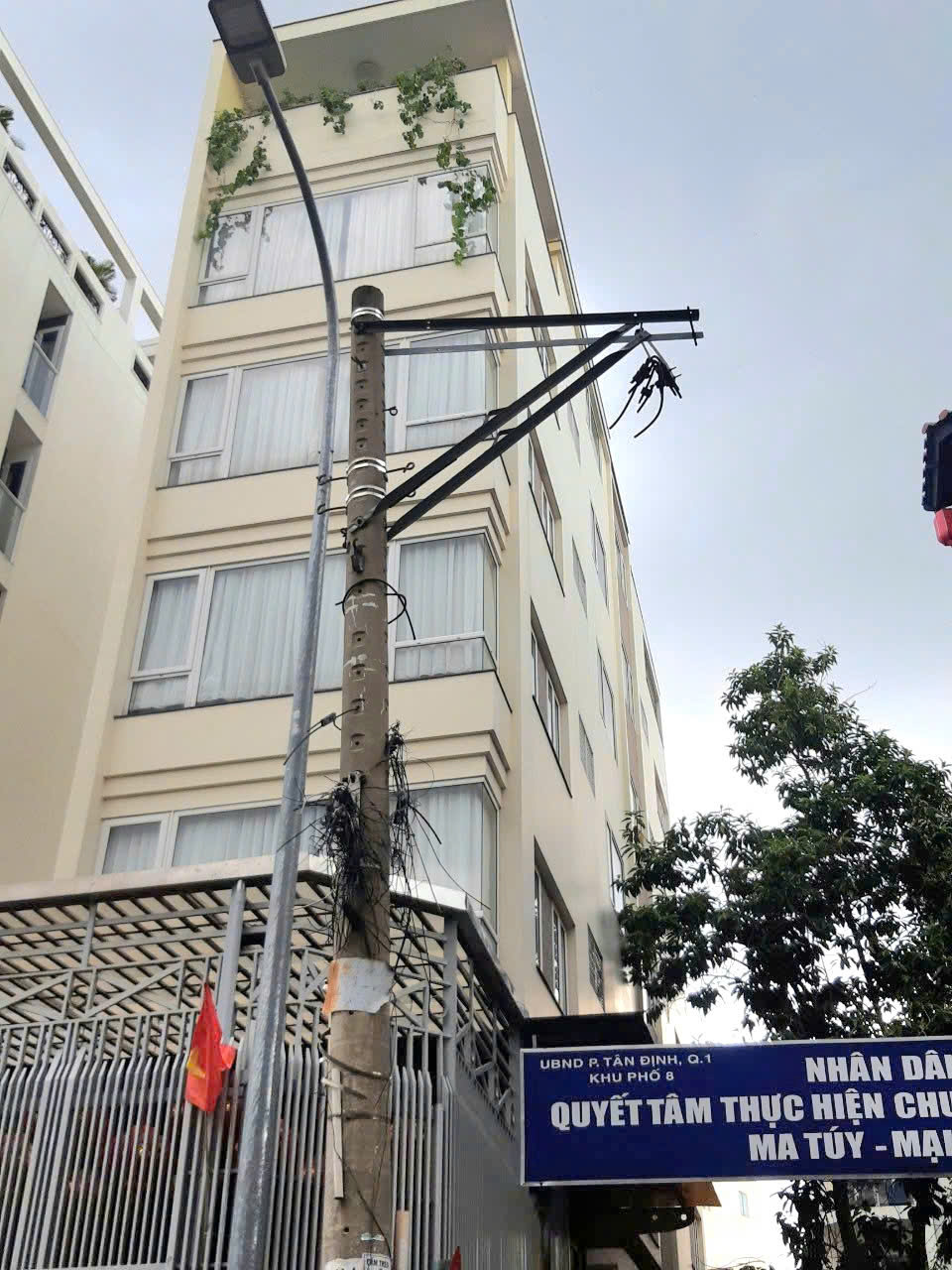 Tòa CHDV góc 2 MT Thạch Thị Thanh Q1 -Hầm 7 tầng siêu đẹp HĐT 170tr