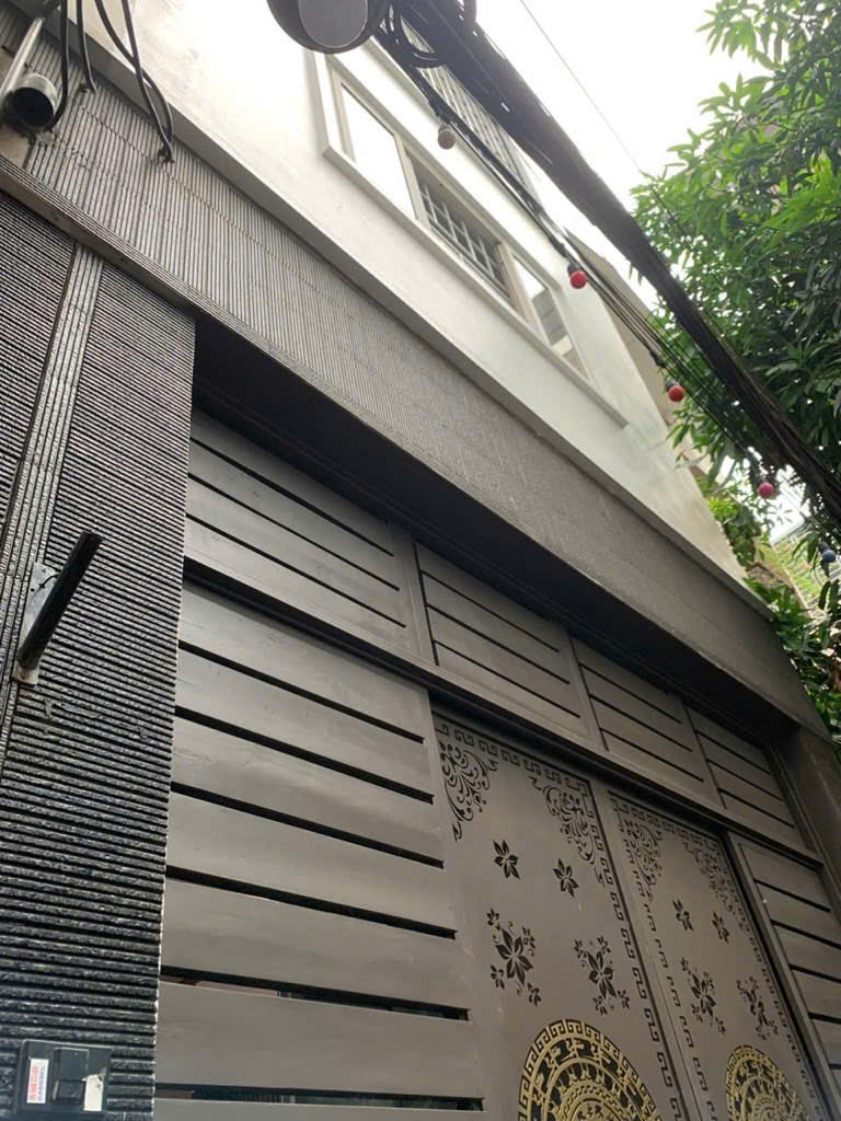Lạc Long Quân- dân trí cao-tiện ích đầy đủ-thiết kế hiện đại-nhà mới ở ngay-5 tầng giá nhỉnh 10 tỷ.