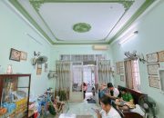 Sát mặt tiền Ngang 3.8 dài 13 nở 4.1 đúc bê tông Q4 có 100 triệu