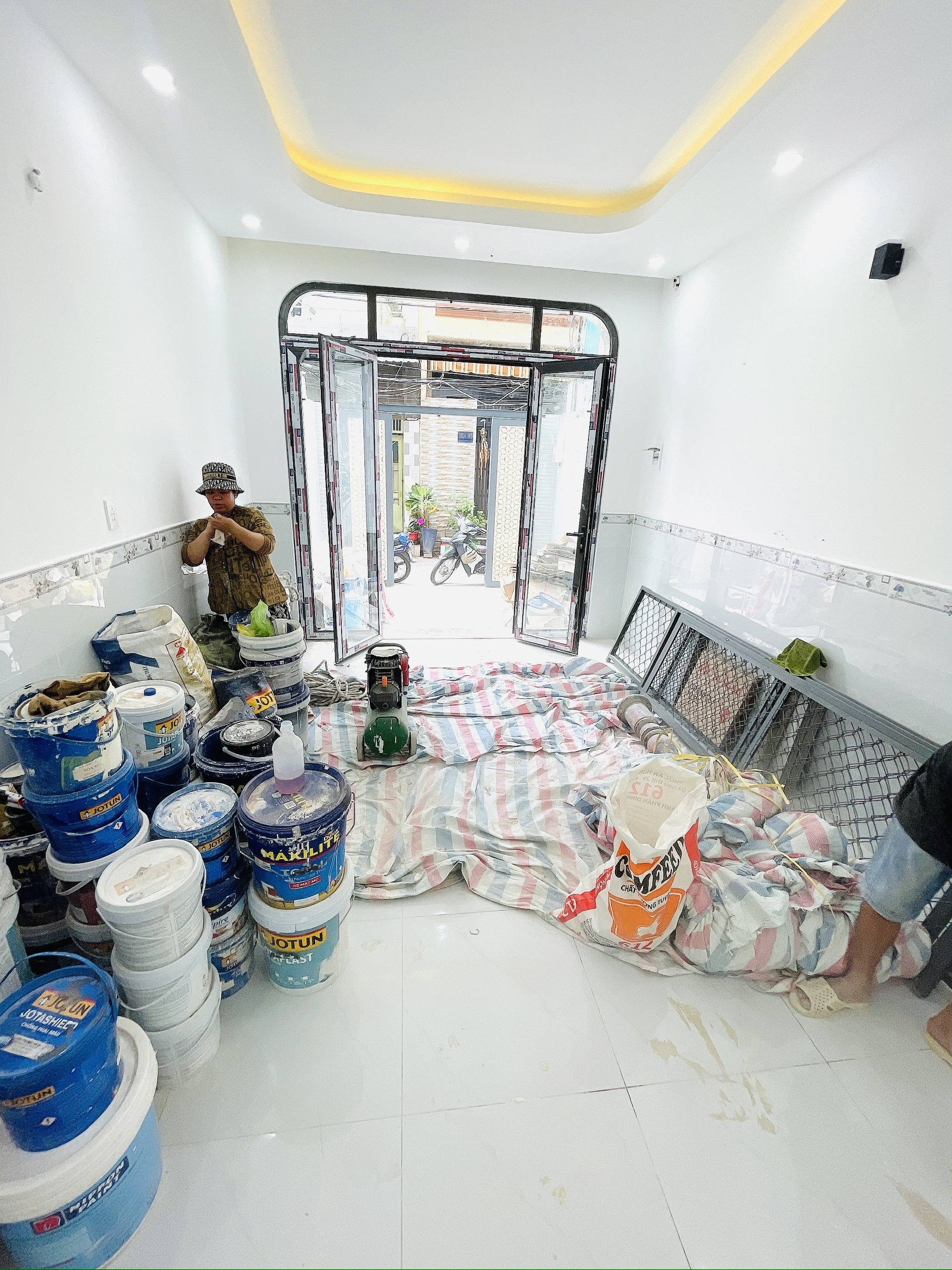 NHÀ ĐẸP VỊ TRÍ Q4 ĐẸP ĐÚC 4T NGANG 3.7 X 16 M