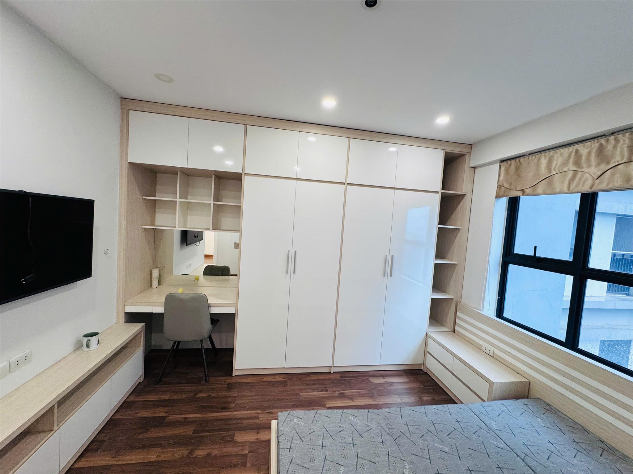 Căn hộ có ban công, thoáng sáng, phù hợp gia đình trẻ hoặc để ở lâu dài tại goldmark city 136 hồ tùng mậu