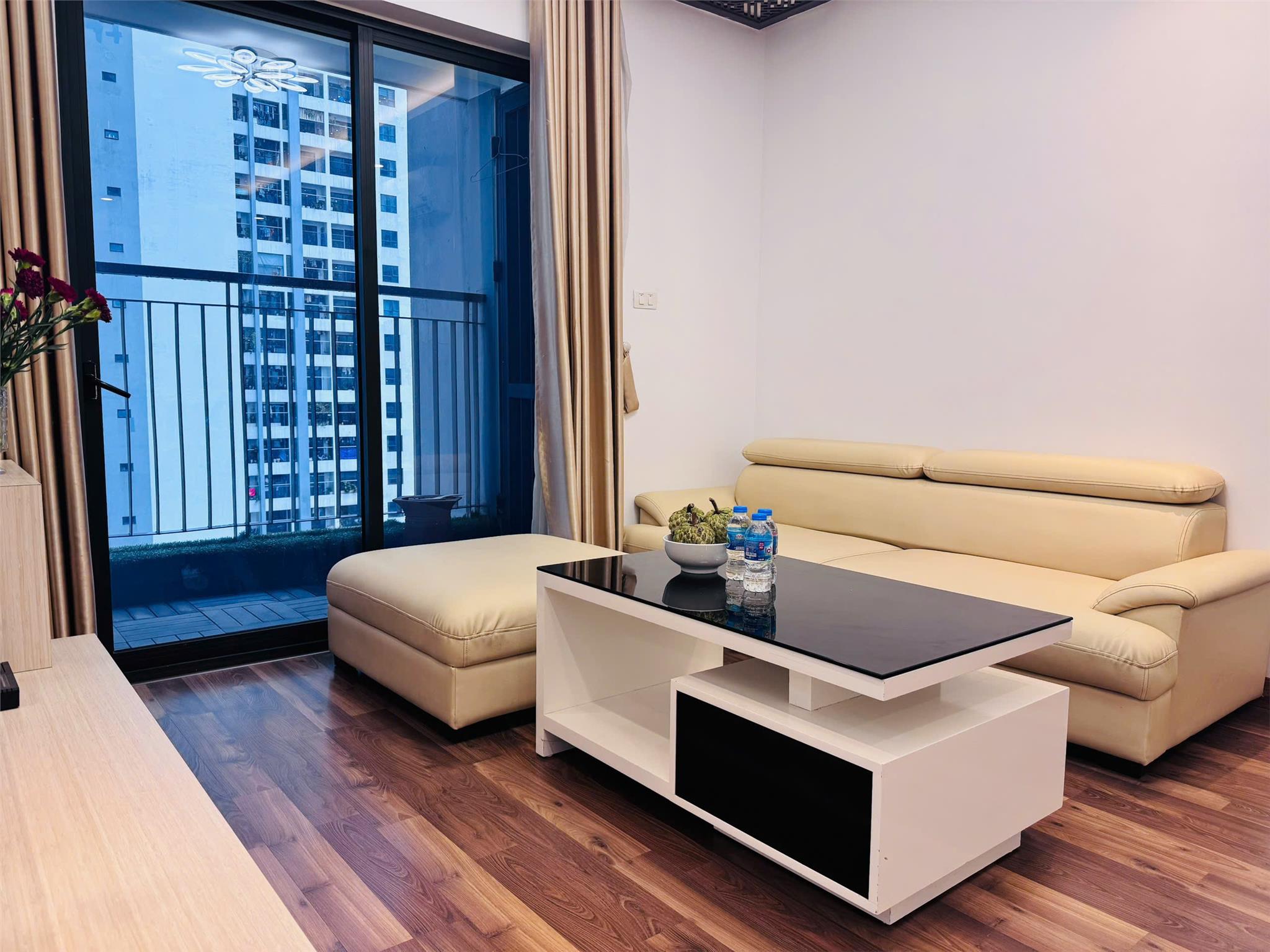Căn hộ có ban công, thoáng sáng, phù hợp gia đình trẻ hoặc để ở lâu dài tại goldmark city 136 hồ tùng mậu