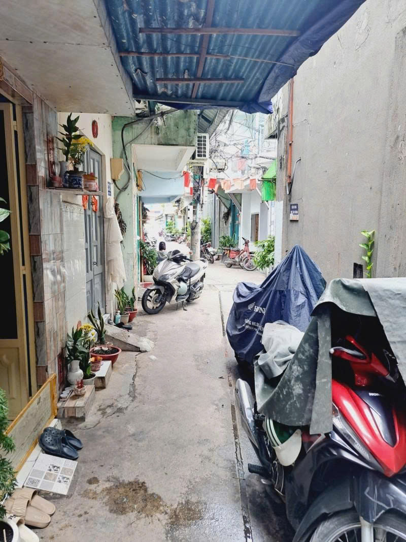 CHỐT NGAY KẺO LỠ ! CHỈ 1.1 TỶ – NHÀ NGAY ĐẦM SEN, LẠC LONG QUÂN, Q.11 TP HCM – HẺM XE HƠI ĐẬU CỬA – THU NHẬP 2.5 TRIỆU/THÁNG ! CƠ HỘI NGÀN NĂM CÓ MỘT !