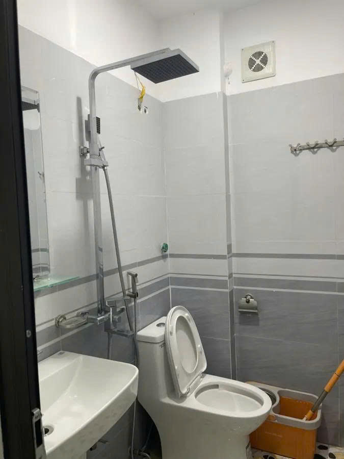NHÀ ĐẸP MỚI KÍNH KOONG Ở NGAY- Ô TÔ ĐỖ GẦN – 35M RA TRỤC CHÍNH – KINH DOANH NHỎ – 5 TẦNG NỘI THẤT ĐẸP – GIÁ 6 TỶ