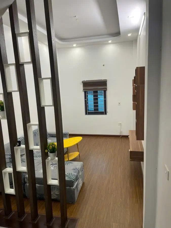 NHÀ ĐẸP MỚI KÍNH KOONG Ở NGAY- Ô TÔ ĐỖ GẦN – 35M RA TRỤC CHÍNH – KINH DOANH NHỎ – 5 TẦNG NỘI THẤT ĐẸP – GIÁ 6 TỶ
