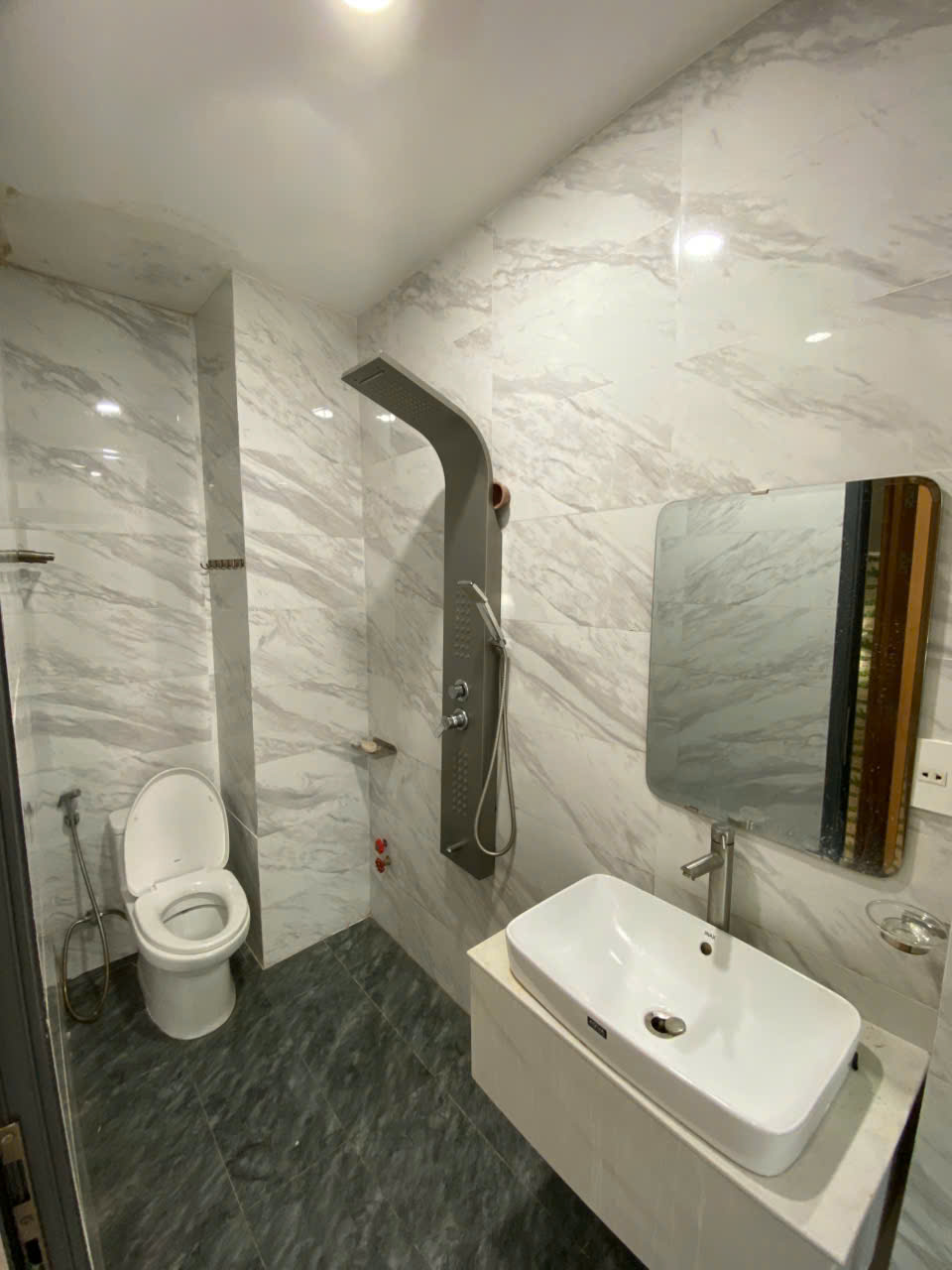 Cho Thuê Nhà + Nội Thất: 30m2, 4tầng, 3pn, Mặt Tiền 4m, Giá Rẻ P.21, Q.Bình Thạnh