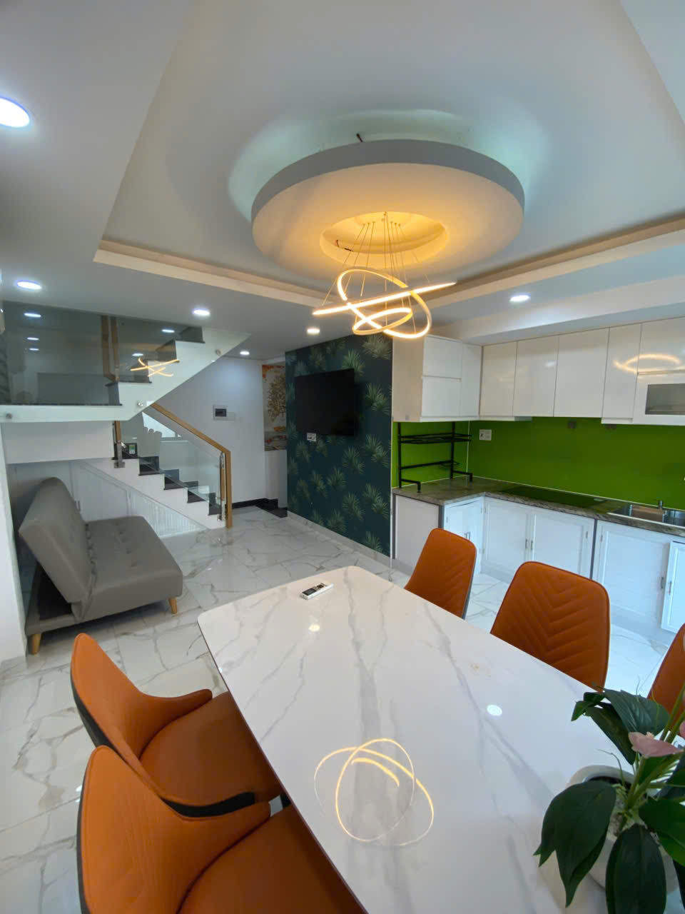 Cho Thuê Nhà + Nội Thất: 30m2, 4tầng, 3pn, Mặt Tiền 4m, Giá Rẻ P.21, Q.Bình Thạnh