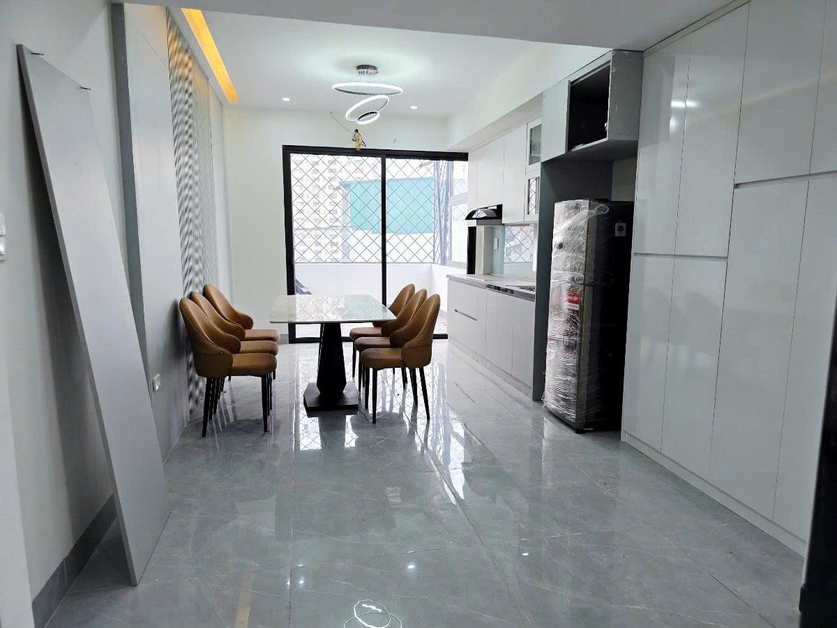 Bán nhà Cổ Linh 47m 6 tầng thang máy lô góc 2 mặt ngõ gara ô tô giá 12.8 tỷ